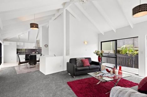 Photo of property in 47 Sheridan Drive, New Lynn, Auckland, 0600