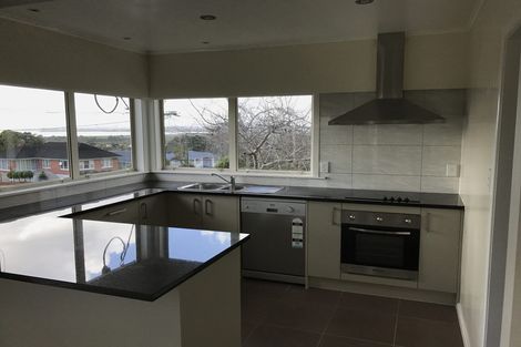 Photo of property in 7 Lyndhurst Road, Te Atatu South, Auckland, 0610