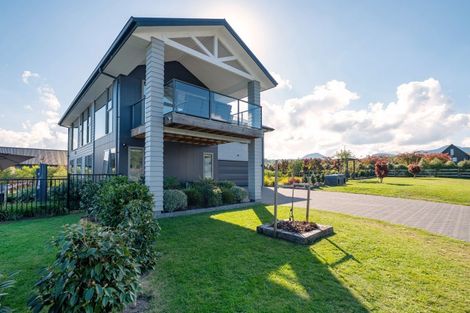 Photo of property in 9 Lancewood Way, Kinloch, Taupo, 3377