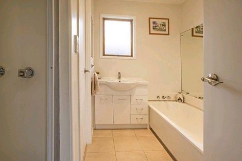Photo of property in 7 Maroubra Place, Botany Downs, Auckland, 2010