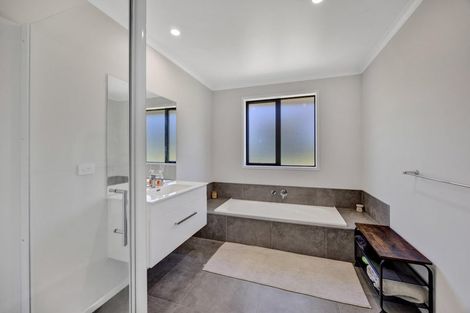 Photo of property in 202 Turuturu Road, Hawera, 4674