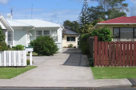 Photo of property in 12a Peachgrove Road, Te Atatu Peninsula, Auckland, 0610
