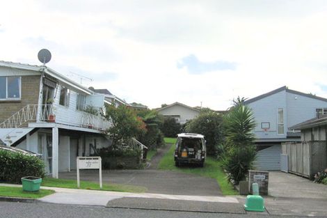 Photo of property in 2/31 Eastern Beach Road, Eastern Beach, Auckland, 2012