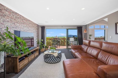 Photo of property in 56 Kakariki Grove, Waikanae, 5036