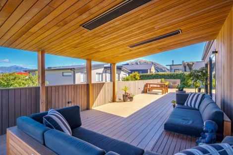 Photo of property in 35 Minaret Ridge, Wanaka, 9305