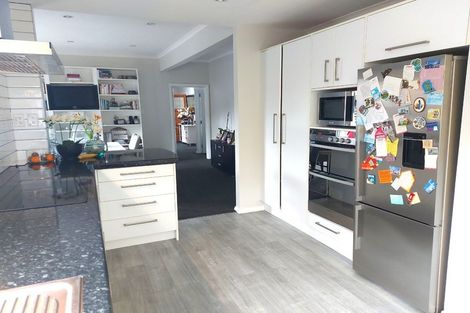 Photo of property in 66 Pinehaven Road, Pinehaven, Upper Hutt, 5019