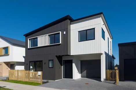 Photo of property in 35 Taipahitini Road, Rosehill, 2113