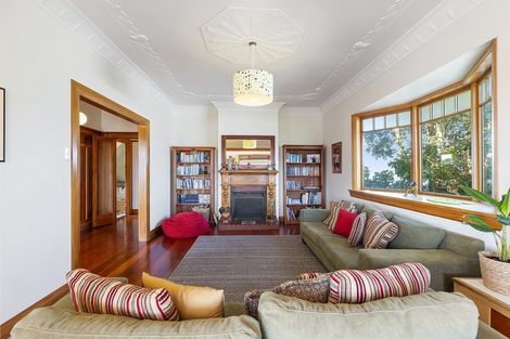 Photo of property in 168 Nevay Road, Karaka Bays, Wellington, 6022