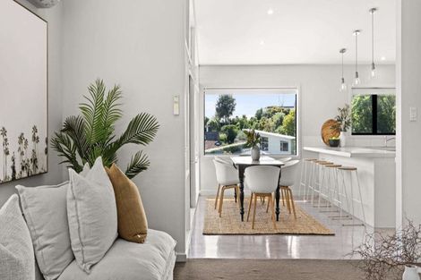 Photo of property in 9 Busby Hill, Havelock North, 4130
