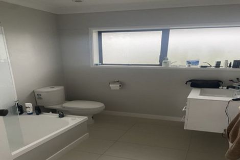 Photo of property in 32 Coronation Road, Hillcrest, Auckland, 0627