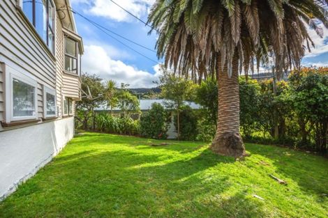 Photo of property in 19a Lyndhurst Road, Tawa, Wellington, 5028