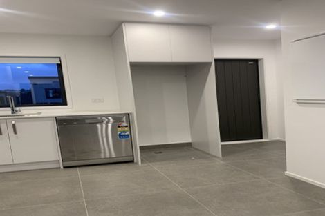 Photo of property in 4/58 Kemp Road, Massey, Auckland, 0614