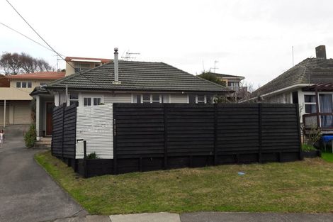 Photo of property in 1/102 Beresford Street, Bayswater, Auckland, 0622