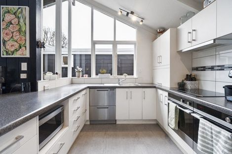 Photo of property in 28 Moerangi Street, West End, Palmerston North, 4410