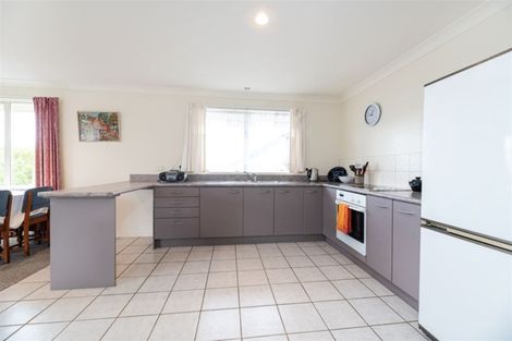 Photo of property in 17 Lasque Place, Glen Eden, Auckland, 0602