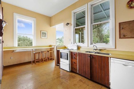 Photo of property in 39 Garden Road, Northland, Wellington, 6012