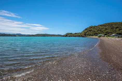 Photo of property in 950 Whangaruru Road North, Whangaruru, Russell, 0184