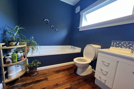 Photo of property in 18 Singers Road, Korokoro, Lower Hutt, 5012