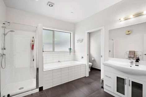 Photo of property in 12 Bovett Place, Wanaka, 9305