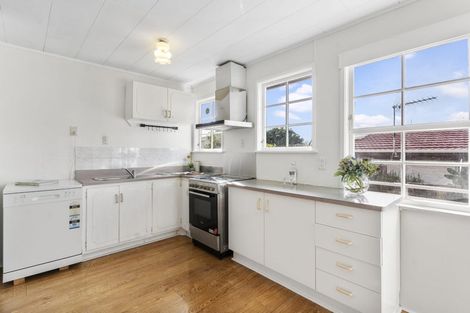 Photo of property in 68a Casuarina Road, Half Moon Bay, Auckland, 2012