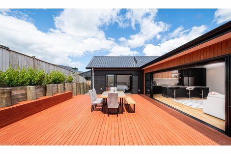 Photo of property in 14 Kaimai Avenue, Massey, Auckland, 0614