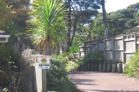 Photo of property in 11c Woodfern Crescent, Titirangi, Auckland, 0604