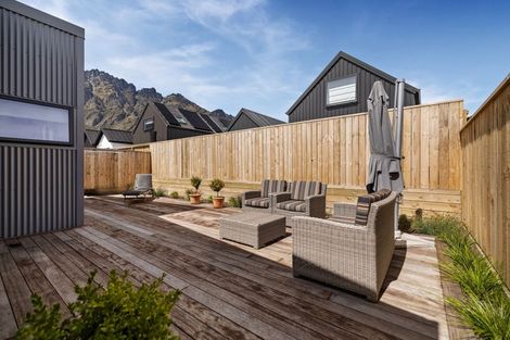 Photo of property in 4 Shallow Close, Jacks Point, 9371
