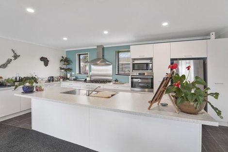 Photo of property in 27 Matenga Street, Waikanae, 5036