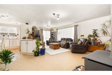 Photo of property in 5 Cherrywood Place, Western Heights, Rotorua, 3015