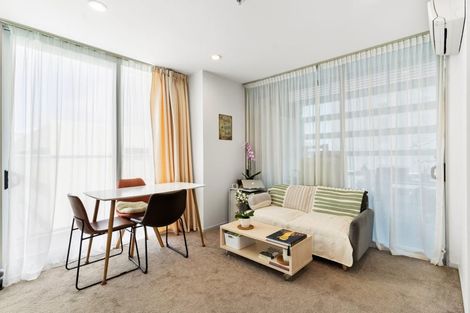 Photo of property in 402/17 Osterley Way, Manukau, Auckland, 2104