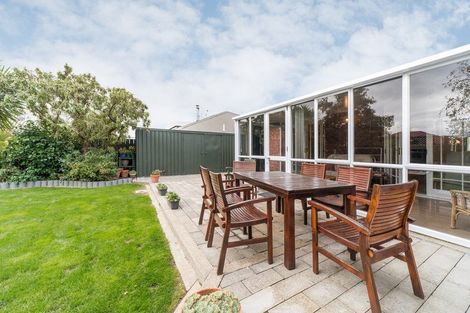 Photo of property in 98 John F Kennedy Drive, Milson, Palmerston North, 4414
