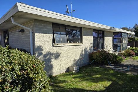Photo of property in 37 Karnak Crescent, Russley, Christchurch, 8042