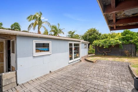 Photo of property in 15 Renata Crescent, Te Atatu Peninsula, Auckland, 0610