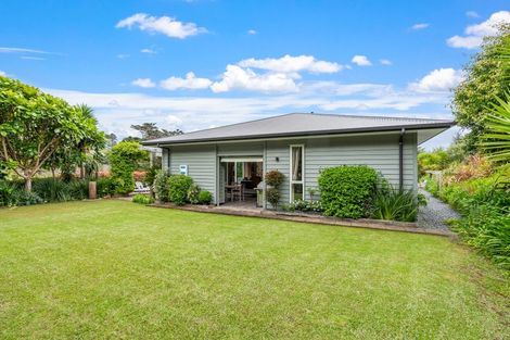 Photo of property in 35 Hobbs Road, Matakatia, Whangaparaoa, 0930