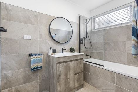 Photo of property in 4/24 Dawnhaven Drive, Te Atatu Peninsula, Auckland, 0610