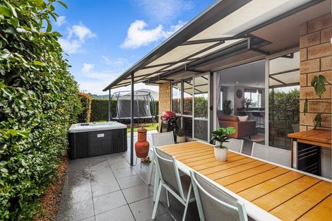 Photo of property in 44c Gilbransen Road, Kumeu, 0810