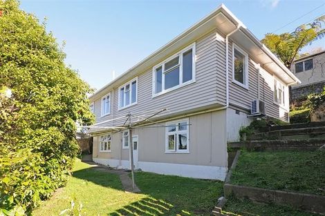 Photo of property in 141 Ruskin Road, Newlands, Wellington, 6037