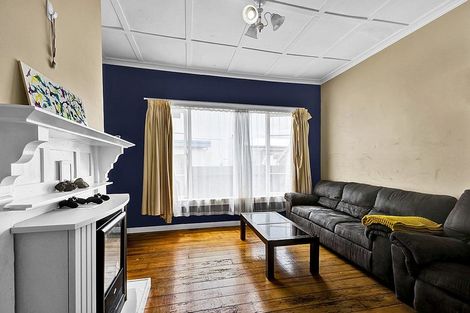 Photo of property in 265 Princes Street, Hawera, 4610