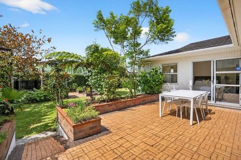 Photo of property in 15 Frieston Road, Milford, Auckland, 0620