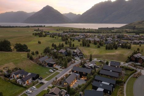 Photo of property in 8 Pendeen Crescent, Jacks Point, Queenstown, 9371