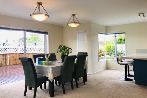 Photo of property in 12 Naul Place, East Tamaki Heights, Auckland, 2016