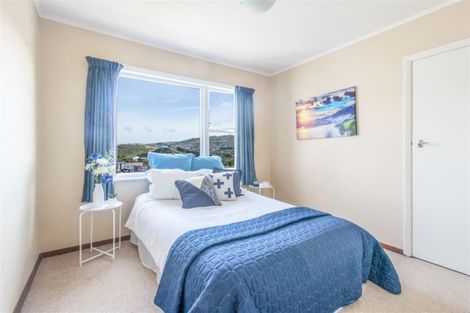 Photo of property in 17 Omega Street, Newlands, Wellington, 6037