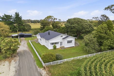 Photo of property in 225 Kuku Beach Road, Kuku, Levin, 5570