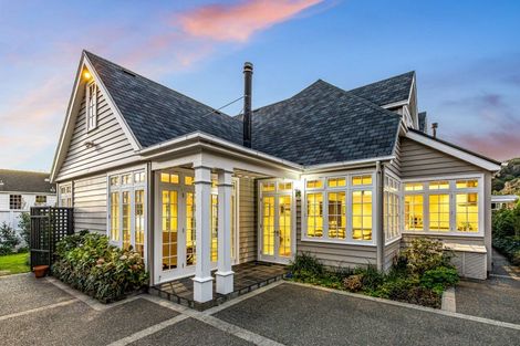 Photo of property in 4-6 Cheviot Road, Lowry Bay, Lower Hutt, 5013