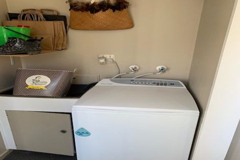 Photo of property in 49f3 Apu Crescent, Lyall Bay, Wellington, 6022