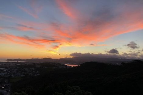 Photo of property in 198 Nevay Road, Karaka Bays, Wellington, 6022