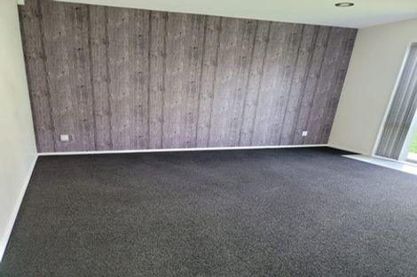 Photo of property in 4 Kirikiri Drive, Papakura, 2110