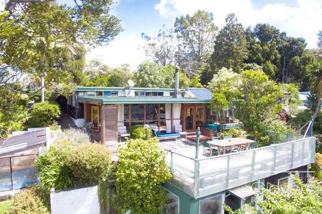 Photo of property in 94 Otitori Bay Road, Titirangi, Auckland, 0604