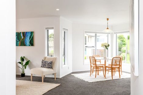 Photo of property in 75 Dress Circle, Newlands, Wellington, 6037