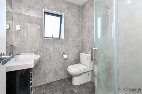 Photo of property in 5d Clendon Place, Manurewa, Auckland, 2102